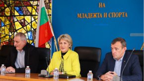 Министър Лечева представи програма през федерациите.