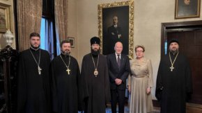 

Волоколамският митрополит Антоний се срещна с бившия български цар и премиер Симеон Сакскобургготски. На срещата присъства и посланичката на Русия в България Елеонора Митрофанова