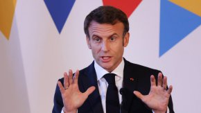
Сред другите мерки за превенция Макрон посочи и ваксинацията при тийнейджърите срещу инфекции, дължащи се на папиломавирус, свързани с появата и на някои видове рак, като този на матката.