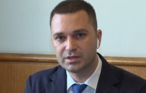 „От турската граница са били превозвани до Бургас, Пловдив и Пазарджик. Там са престоявали известно време и след това са извозвани до София. След това е създадена организация за извозването им от столицата до границата ни със Сърбия”, каза още Кръстев.