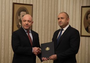 "Има само една точка, по която само една партия е против. Тоест те са подбрани така, че са изключително добре приети във всяка една от политическите сили. Затова аз очаквам пълна подкрепа от всички политически сили”, подчерта той.
