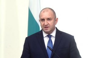“Неприемливо е да се поставят допълнителни изисквания за членство, като обвързването с темата за върховенство на закона, които са извън обективните критерии за прием”, каза държавният глава.