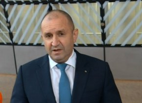 Радев посочи, че не приема политици да насаждат, че в момента имало еднолично президентско управление