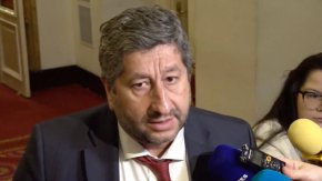 Мандатоносителите от ПП предлагат микс от готовност да се носи политическа отговорност и възможност за диалог, обобщи той.