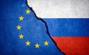 Европа също така налага контрол и ограничения върху износа на стоки и технологии с двойно предназначение, както и такива, които биха могли да подпомогнат технологичното подобрение на военния и отбранителния сектор на Русия.