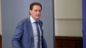
Фирмата купувач на БМФ пое 13 групи задължения за следващите 10 години: запазване на основната дейност и статут на дружеството, инвестиции в нови кораби, поддържане на определена численост на персонала, поддържане на средногодишно общ тонаж на корабите не по-малък от 1 300 000 DWT и т.н.
