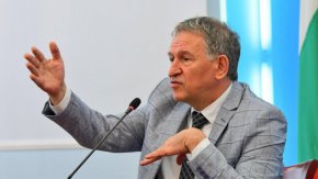
Според него е бил изпуснат моментът за създаването на модерна детска болница, след като бе спряно решението в такава да се превърне Правителствена болница. Кацаров не е оптимист за бъдещето на националната детска болница и определи ситуацията като "цялостна бъркотия".