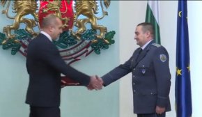 От своя страна бригаден генерал Генецовски заяви, че няма да пожали време и усилия за да изпълни със съдържание оказаната му чест .