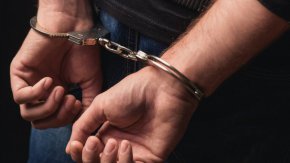
Окръжната прокуратура повдигна обвинение на мъжа, а Окръжният съд постанови той да остане в ареста, тъй като е с обременено съдебно минало. Работата по образуваното досъдебно производство продължава.