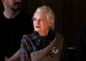 
Британската дизайнерка Вивиан Уестууд почина на 81-годишна възраст, предадоха световните агенции, като цитираха съобщение на страницата на модната ѝ къща в Туитър