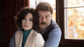 
Камерната драма „Петер фон Кант“ на изтънчения провокатор на френската кинематография Франсоа Озон тръгва в регулярно разпространение в България от 13 януари! 