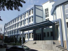 

Изяснява се как стрелецът се е сдобил с оръжието.