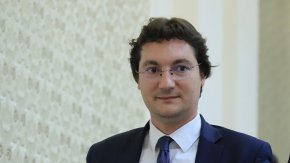 
Той заяви това ден преди народните представители от парламентарната правна комисия да обсъдят на първо четене проектопромените в Наказателно-процесуалния кодекс, с които се предвижда да бъде въведен такъв механизъм.