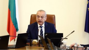 

Служебният премиер Гълъб Донев разпореди на министрите на здравеопазването и на образованието - в координация – да подпомагат Областните противоепидемични щабове заради настъпващата вълна от грип у нас, както и да разработят план за действие.