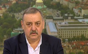 Кантарджиев отново препоръча на хората да носят маски на обществени места, на които се струпват много хора.