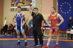 Семьон Новиков триумфира с титла при дебюта на държавното първенство по класическа  борба в Сливен, съобщиха от федерацията. Натурализираният  украинец записа пет победи, като в оспорван финала при 87-килограмовите се наложи с 2:1 точки над национала Йоан Димитров.