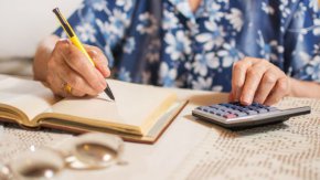 
В професионалните фондове са осигурени 310 000 души.