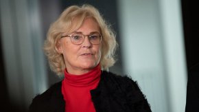 
Думите ѝ предизвикаха вълна от възмущение, включително и сред съпартийците ѝ.

