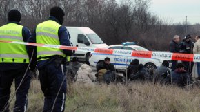 
Засега няма данни колко хора са задържани при акцията, като се очаква днес да стане ясно срещу колко души ще бъдат повдигнати обвинения.
