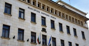  Вероятно решението за външната емисия е провокирано от необходимостта да се набере ресурс за револвирането на мартенския падеж.
