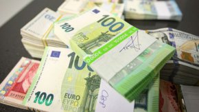  Имайки предвид и изключително утежнените условия, при които се сключва тази сделка.
