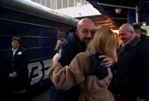 
Той планира още да се срещне с премиера на страната и членовете на парламента.

 