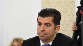 
"Уведомихме Корнелия Нинова за нашето решение от снощи, че ние няма да участваме във формирането на кабинет с третия мандат, но бихме участвали в разговори за приоритетите, ако Нинова и БСП успеят да формират такъв кабинет с останалите политически сили". 