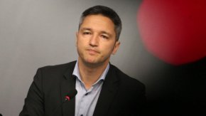 “Ще бъдат проведени разговори (не преговори) с лидерите. Резултатите от тях ще ни ориентират за следващите стъпки”, пише сега Вигенин, цитирайки вътрешния документ на Столетницата.