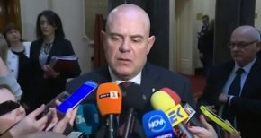 
Той уточни, че разследването е образувано септември и са планирани действия за декември. 
