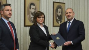 

По-рано днес лидерът на левицата Корнелия Нинова обяви, че в понеделник БСП ще върне неизпълнен третия мандат за съставяне на правителство.