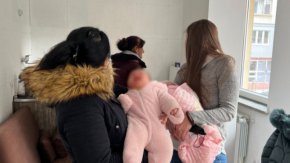 

Казусът с разменените бебета стигна до съда, след като семействата на двете деца и ръководството на болница “Шейново” не успяха да постигнат съгласие за размера на исковете от общо 600 000 лева.