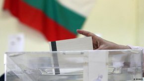 По отношение на коментар на шефа на СС, че не държи непременно той да бъде  кандидат-кмет на столицата, Петков заяви, че индивидуалните битки не стигат до добър резултат.