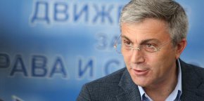 
„Липсата на диалог е водеща. Голяма част от политиците са загубили способността да водят такъв. Вторачили са се в упорните точки“.