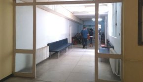 
При разследването криминалистите от Второ районно управление в Русе са установили, че кражбата е извършена от 58-годишна жена, която е работила като санитарка в здравното заведение.
