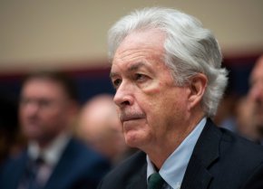 

Директорът на ЦРУ Бил Бърнс слуша показания по време на изслушване в комисия на Камарата на представителите, 8 март 2022 г. , Вашингтон, окръг Колумбия. (Graeme Sloan/Sipa USA/AP)