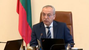 
Той поздрави с добре дошъл новия министър Найден Тодоров. "Сигурен съм, че диригентът ще помага на министъра да управлява културата в съзвучие", посочи Донев.
