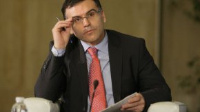 
Същият кашкавал, който се продава тук, в Брюксел струва с 15% по-малко. КЗК може да се намеси, ако е нужно, в конкретен сектор може да се сложи таван на цените. 