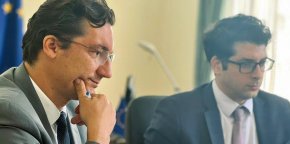 В жалбата отделно е отбелязан и коментарът на вицепремиера Атанас Пеканов пред БНТ, който изразявал "крайно негативно мнение срещу БСП, обвинявайки партията в популизъм, както и в липса на защита на изконни леви ценности и идеи".
