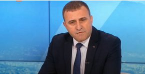 
От Движението за права и свободи организираха дарителска кампания за набавяне на стоки от първа необходимост и средства в помощ на пострадалите от разрушителното земетресение. Кампанията им се координира и с посолството на Турция у нас.