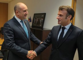 
Двамата президенти отбелязаха доброто партньорство между България и Франция в енергетиката, както и перспективите за неговото последващо развитие.