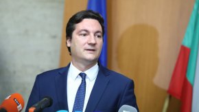 Напомняме, че по време на Конгреса Зарков подкрепи предложението на евродепутата Петър Витанов за прекратяване на мандата на Корнелия Нинова начело на Столетницата.