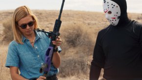 Мариана се среща с трафиканти и жертви, за да се осведоми за нарастващата световна черна икономика с трилиони долари годишен оборот.