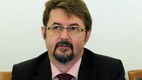 
Бившият член на Висшия съдебен съвет (ВСС) Иван Димов, който беше задържан в началото на месеца край Пловдив по искане на австрийските власти, беше освободен под домашен арест от Апелативния съд в Пловдив