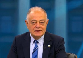 
Той коментира и санкциите по списъка "Магнитски". "Това е удар по България. В зависимост от санкционираните лица се правят асоциации. Неминуемо е. Но сега искат доказателства, а всичко е ясно", подчерта той. 