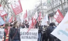 Профсъюзите призовават за още по-мащабна демонстрация на 7 март, ако исканията им не бъдат чути.
