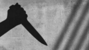 



40-годишен криминално проявен е арестуван за убийството на майка си в Годеч, съобщи NOVA.

Мъжът се обадил в полицията и заявил, че е убил 60-годишната жена.

Установено е, че нападението е извършено с брадва.