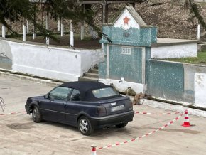 
Назначена е аутопсия, която да изясни причината за смъртта на момчето.
