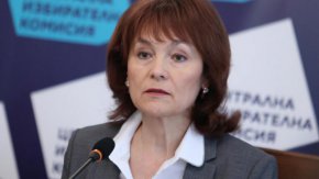 След като те бъдат уточнени ще бъде взето и решението кой ще обучава членовете на СИК за работа с тях.
