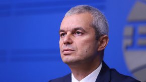 

Лидерът на Възраждане Костадин Костадинов  по отношение на нелегалната миграция