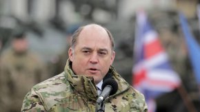 
Уолъс заяви, че един от начините за бърза подкрепа за Украйна е страните, които разполагат с изтребители "МиГ-29" и "Су-24", да ги дарят на Киев, а Великобритания ще гарантира тяхната сигурност и ще им предостави изтребители за временно ползване.